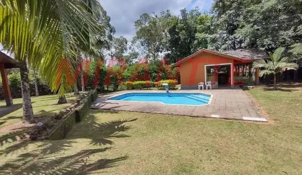 Cond. fechado de 272.23m² com 4 quartos em lago do imperador