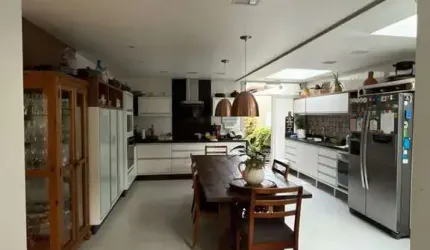 Casa à venda em Córrego Grande com 187 m², 4 quart