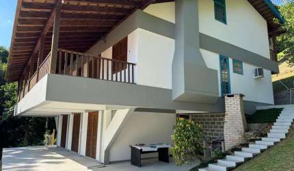Casa de 4 dormitórios em condomínio no Itacorubi