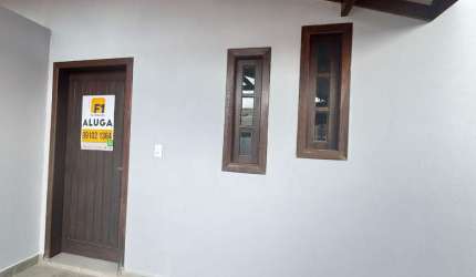 Casa de 2 dormitórios para locação no Carianos