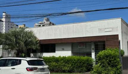 Casa comercial com 8 salas na Trindade