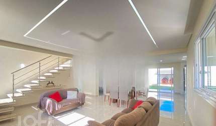 Casa à venda em Ingleses com 240 m², 3 quartos, 2