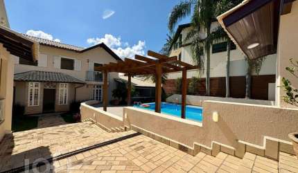 Casa à venda em Centro com 317 m², 4 quartos, 2 su