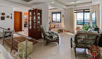 Apartamento à venda em Balneário com 240 m², 3 qua