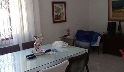Casa à venda em Carianos com 130 m², 3 quartos