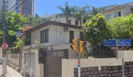Casa à venda em Centro com 404 m², 3 quartos, 1 va