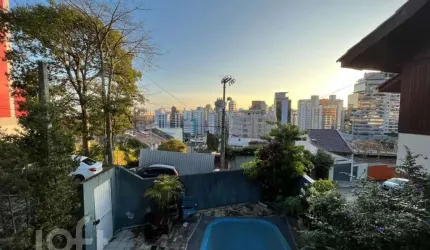 Casa à venda em Centro com 362 m², 5 quartos, 3 su