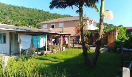 Terreno à venda no Morro das Pedras