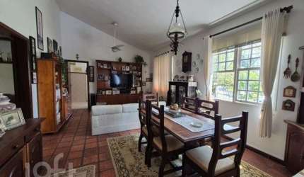 Casa à venda em Itacorubi com 276 m², 4 quartos, 2