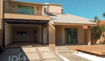Casa à venda em Balneário com 249 m², 3 quartos, 1