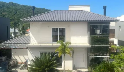 Casa de 4 suítes para locação no Rio Tavares