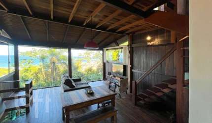 Casa à venda em Armação com 180 m², 3 quartos, 2 s