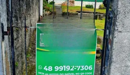 Casa à venda em Itacorubi com 75 m², 2 quartos, 2