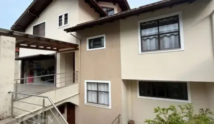 Casa à venda em Itacorubi com 396 m², 4 quartos, 1