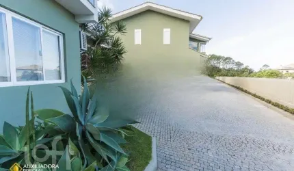 Casa à venda em Praia Mole com 137 m², 3 quartos,