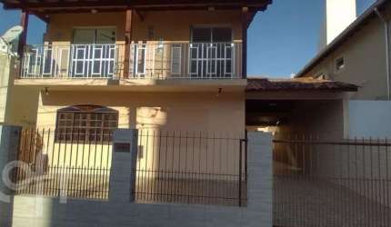 Casa à venda em Trindade com 100 m², 3 quartos