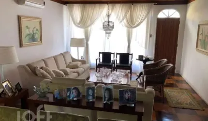 Casa à venda em Centro com 175 m², 3 quartos