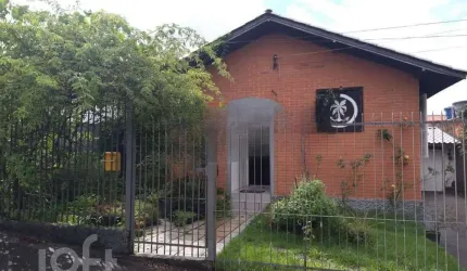 Casa à venda em Estreito com 150 m², 3 quartos, 3