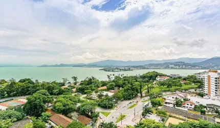 Cobertura duplex com vista mar à venda no Centro