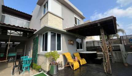 Casa à venda em Centro com 128 m², 3 quartos, 1 su