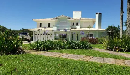 Casa de 5 dormitórios no Ratones