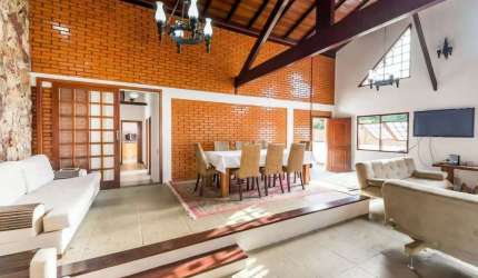 Casa 4 dormitorios em Jurerê Internacional
