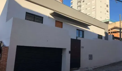 Casa de 2 dormitórios à venda na Agronômica