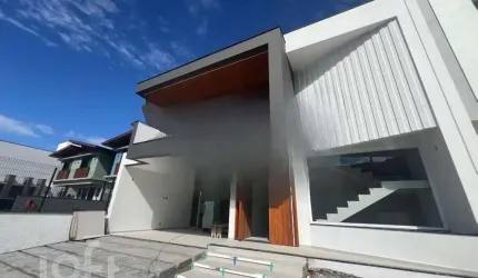 Casa à venda em Rio tavares central com 200 m², 3