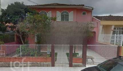 Casa à venda em Agronômica com 230 m², 3 quartos,