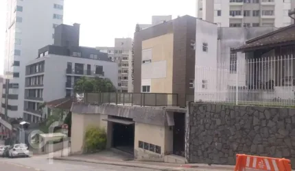 Casa à venda em Centro com 401 m², 2 quartos, 2 su