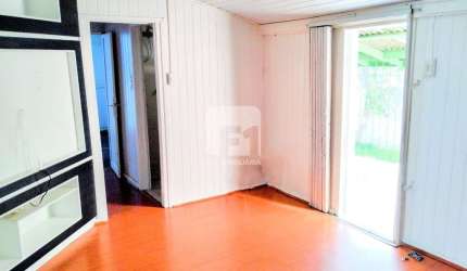 Casa de 2 dormitórios à venda na Agronômica