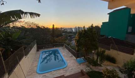 Casa à venda em Agronômica