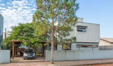 Casa de 4 dormitórios no Rio Tavares