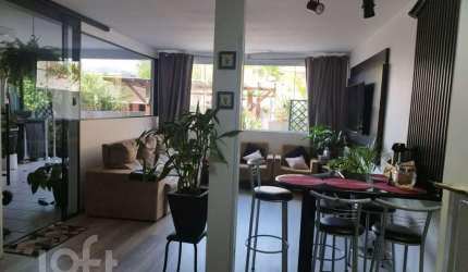 Casa à venda em Alto Ribeirão Leste com 154 m², 5