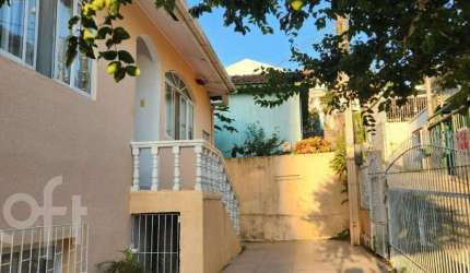 Casa à venda em Agronômica com 119 m², 4 quartos,