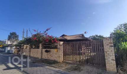 Casa à venda em Morro das Pedras com 200 m², 3 qua