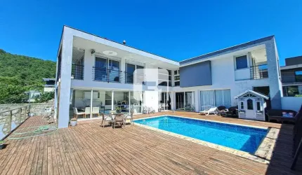 Casa de 4 dormitórios no Itacorubi