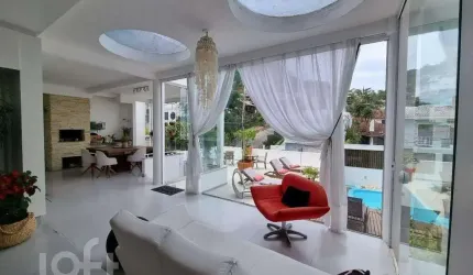 Casa à venda em Centro com 341 m², 8 quartos, 8 su