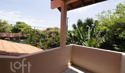 Casa à venda em Centro com 260 m², 3 quartos, 3 su