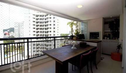 Apartamento à venda em Itacorubi com 189 m², 3 qua