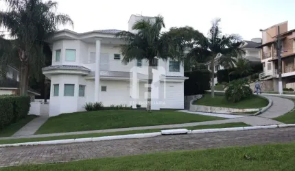 Casa de 4 suítes à venda no bairro Cacupé