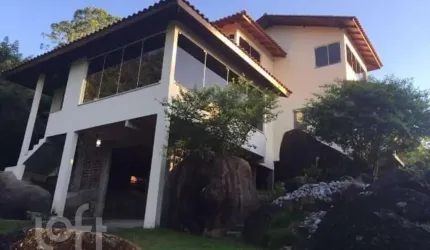 Casa à venda em Cacupé com 230 m², 4 quartos, 2 su