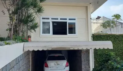 Casa à venda em Coqueiros com 320 m², 4 quartos, 4