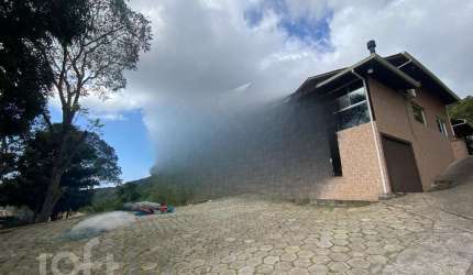 Casa à venda em Alto Ribeirão Leste com 1560 m², 2