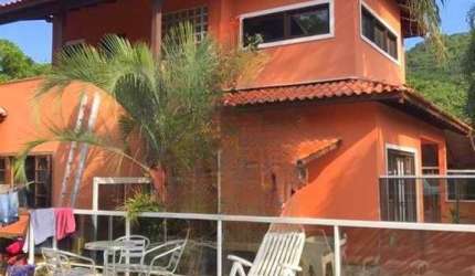 Casa à venda em Alto Ribeirão com 300 m², 3 quarto