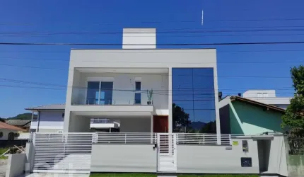 Casa à venda em Campeche Central com 210 m², 3 qua