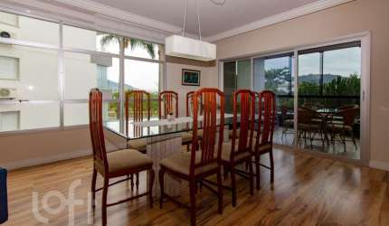 Apartamento à venda em Itacorubi com 209 m², 3 qua