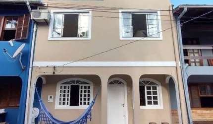 Casa à venda em Armação com 165 m², 5 quartos, 1 v