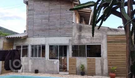 Casa à venda em Pântano do Sul com 170 m², 2 quart