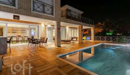 Casa à venda em Jurere Oeste com 630 m², 6 quartos